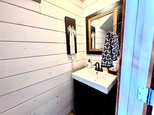 11300 Massey Rd, Pilot Point, TX 76258 - bathroom featuring vanity and curtained shower