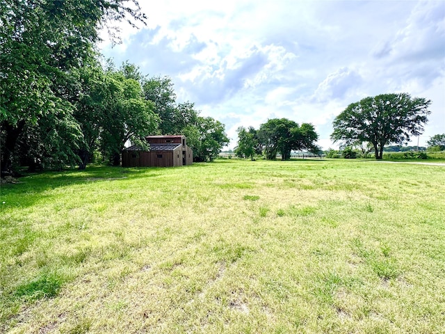 11300 Massey Rd, Pilot Point, TX 76258 - view of grassy yard featuring a rural view, an outdoor structure, and a barn