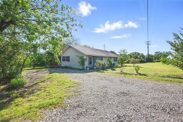 ranch-style home with a front lawn and driveway