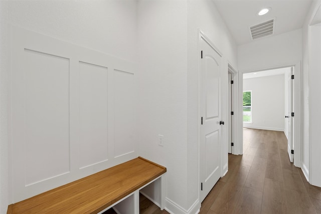 mudroom with wood finished floors, visible vents, recessed lighting, and baseboards