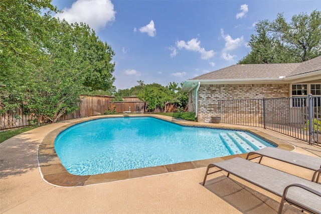 7215 Hillwood Ln, Dallas, TX 75248 - view of pool featuring a fenced backyard, a diving board, and a patio area