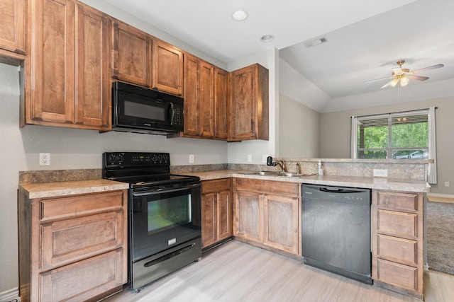 305 S 1st St, Grandview, TX 76050 - kitchen featuring a sink, light wood finished floors, a peninsula, visible vents, and black appliances