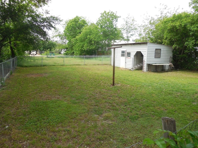 view of yard featuring a fenced backyard and an outdoor structure