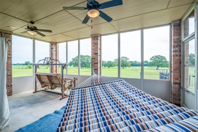 bedroom featuring a ceiling fan and concrete flooring