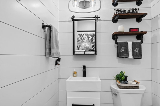 bathroom with toilet and vanity
