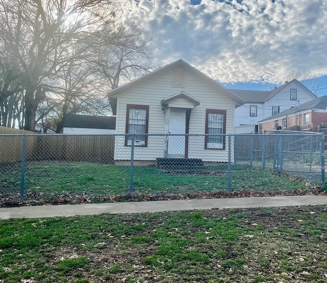 1317 Harrington Ave, Fort Worth, TX 76164 - bungalow-style house with a fenced front yard