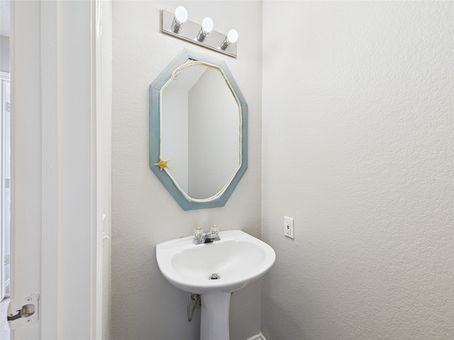 1117 Victoria Dr, Saginaw, TX 76131 - view of bathroom