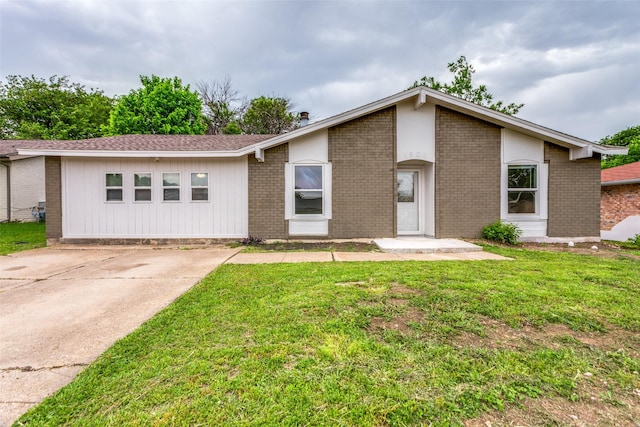 1601 Winderemere Dr, Arlington, TX 76014 - view of front of house with concrete driveway, brick siding, and a front lawn