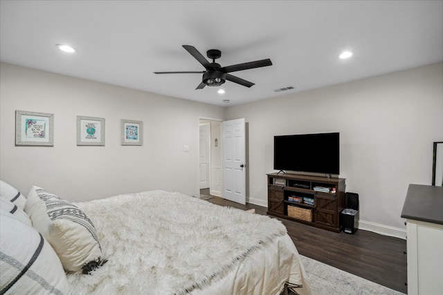 bedroom featuring visible vents, baseboards, dark wood-style flooring, recessed lighting, and a ceiling fan