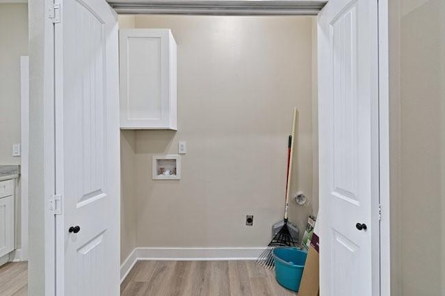 1301 N Sylvania Ave, Fort Worth, TX 76111 - clothes washing area with electric dryer hookup, baseboards, hookup for a washing machine, light wood-type flooring, and laundry area