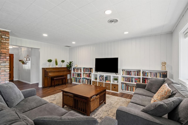 living area featuring visible vents, wood finished floors, and recessed lighting