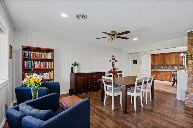 dining area featuring dark wood-style floors, a ceiling fan, visible vents, and recessed lighting