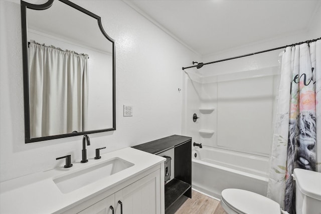 502 Vz County Road 1915, Fruitvale, TX 75127 - bathroom with wood finished floors, toilet, vanity, and shower / tub combo with curtain