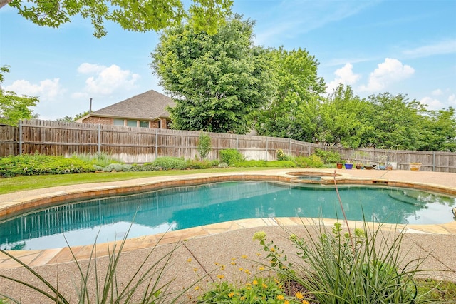 1415 Lowes Farm Pkwy, Mansfield, TX 76063 - view of swimming pool featuring a fenced backyard, a patio area, and a pool with connected hot tub