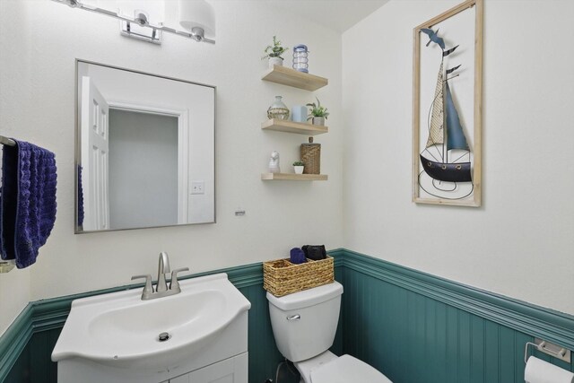 10313 Gray Oak Ln, Fort Worth, TX 76108 - bathroom featuring toilet, wainscoting, and vanity