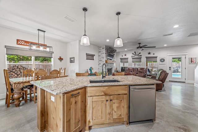 kitchen featuring a sink, concrete floors, visible vents, open floor plan, and recessed lighting