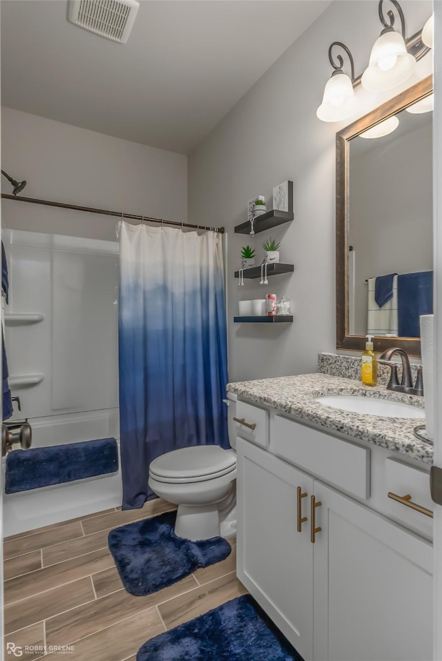 3843 Joseph Randall Dr, Shreveport, LA 71107 - bathroom with a shower with shower curtain, toilet, vanity, visible vents, and wood tiled floor