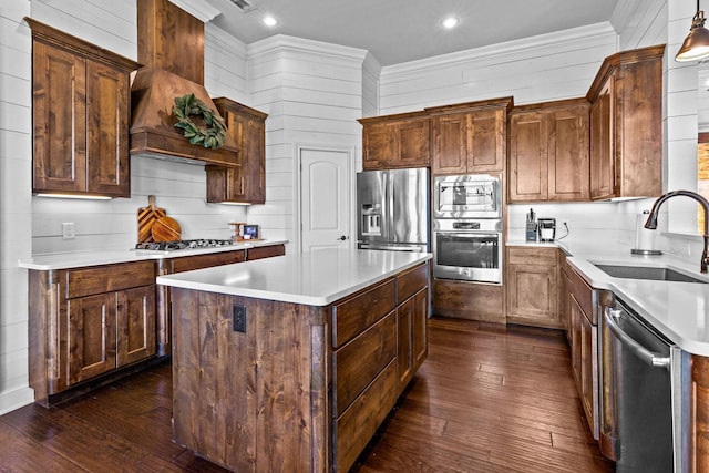 150 Cherokee Hills Ln, Abilene, TX 79606 - kitchen featuring a sink, stainless steel appliances, a kitchen island, dark wood-style flooring, and ornamental molding