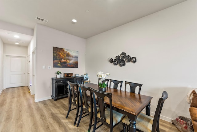 dining area with baseboards, visible vents, light wood-type flooring, and recessed lighting