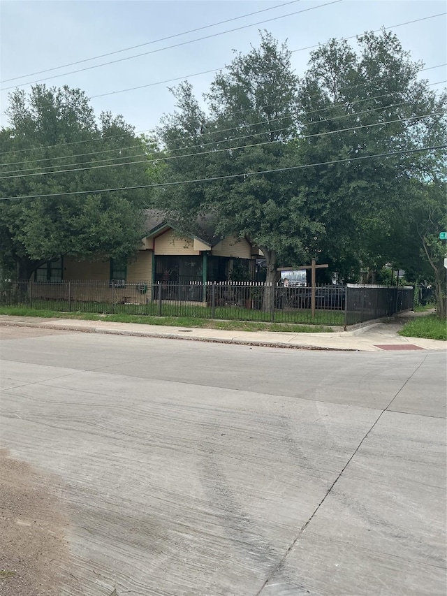 1023 Gallagher St, Dallas, TX 75212 - view of front of house with a fenced front yard