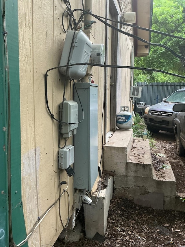 1023 Gallagher St, Dallas, TX 75212 - view of utility room