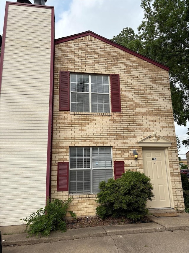 view of front facade with brick siding