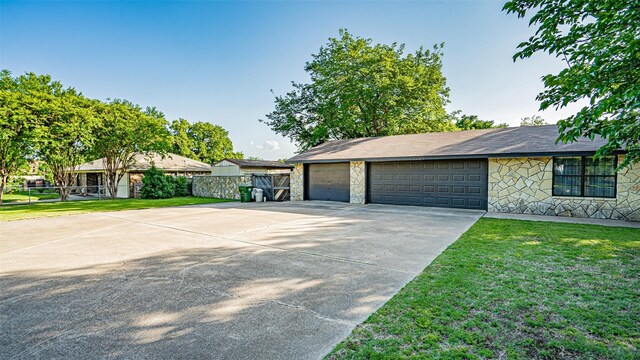 1407 Cheyenne Trl, Granbury, TX 76048 - view of front of property featuring a detached garage, fence, a front lawn, and stone siding