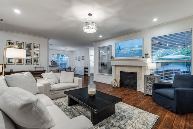 living room featuring recessed lighting, wood finished floors, a fireplace, and crown molding