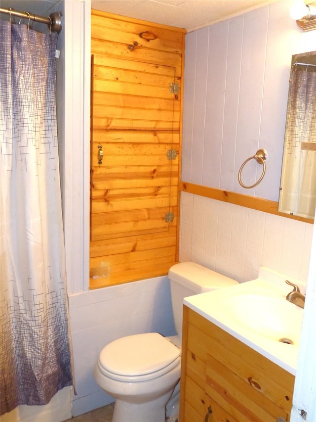 286 N Fm 1851, Voca, TX 76887 - bathroom with tile walls, curtained shower, toilet, and vanity