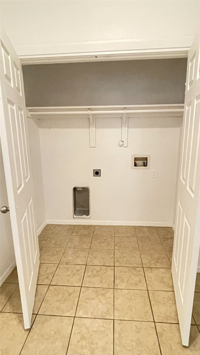 clothes washing area with washer hookup, light tile patterned floors, hookup for a gas dryer, electric dryer hookup, and laundry area