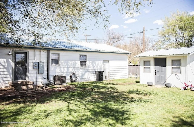 509 W 3rd St, Claude, TX 79019 - view of yard featuring central AC