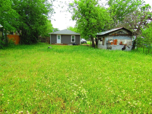 316 Tennessee St, Graham, TX 76450 - view of yard featuring fence