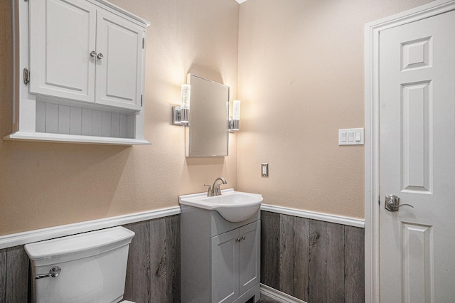 7324 Old Mill Run, Fort Worth, TX 76133 - half bath featuring toilet, vanity, and a wainscoted wall