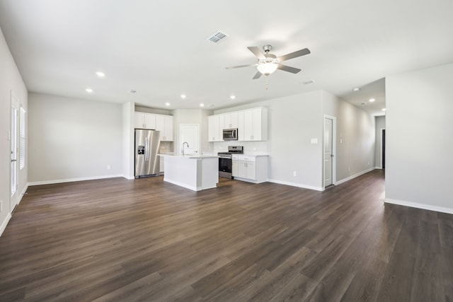 unfurnished living room featuring recessed lighting, a sink, baseboards, visible vents, and a ceiling fan