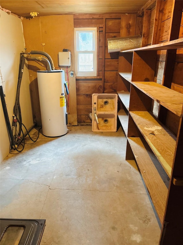 1406 N Main St, Weatherford, TX 76086 - utilities featuring electric water heater