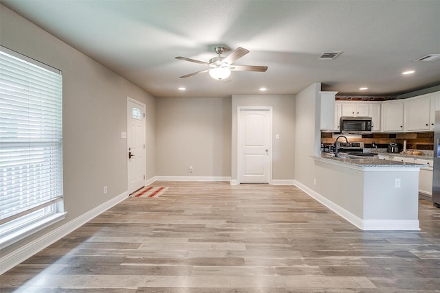 kitchen featuring visible vents, ceiling fan, appliances with stainless steel finishes, and white cabinets