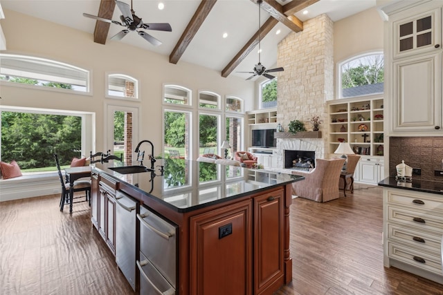 7307 Stallion Cir, Flower Mound, TX 75022 - kitchen featuring a ceiling fan, a sink, cream cabinetry, and high vaulted ceiling