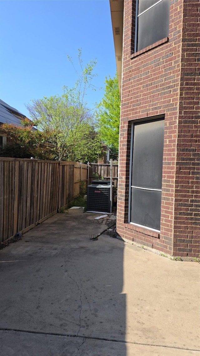 1264 Carriage Creek Dr, Desoto, TX 75115 - view of patio with cooling unit and fence