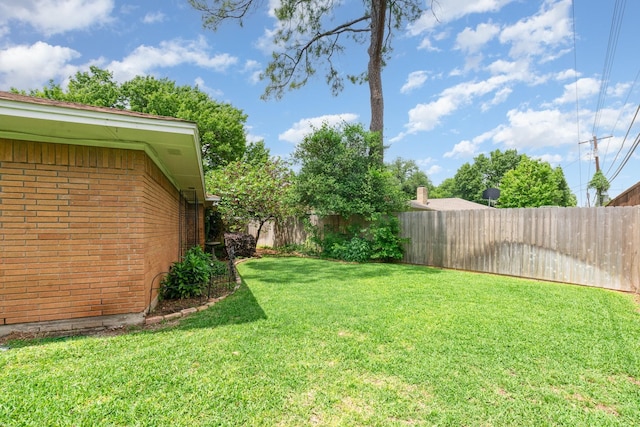 view of yard featuring fence