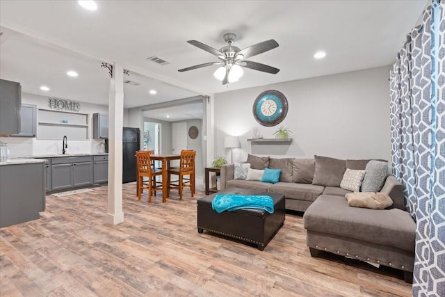 living room featuring visible vents, ceiling fan, light wood-style flooring, and recessed lighting