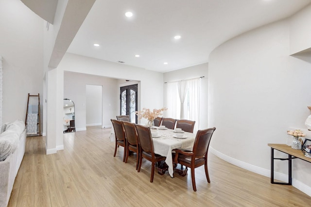 dining space with recessed lighting, baseboards, visible vents, and light wood-style flooring