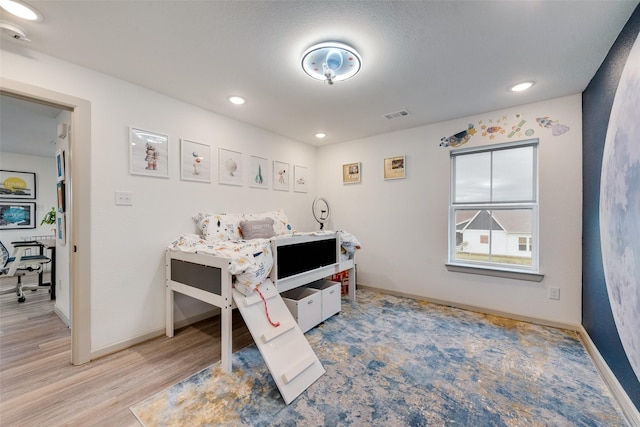 bedroom with wood finished floors, visible vents, recessed lighting, and baseboards