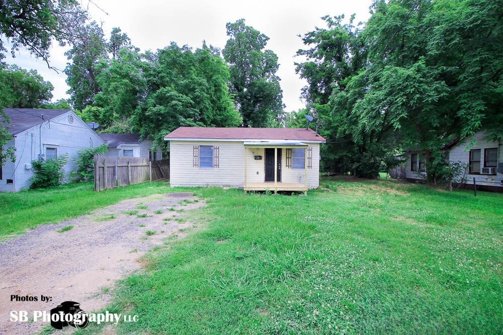 exterior space featuring fence, driveway, and a yard