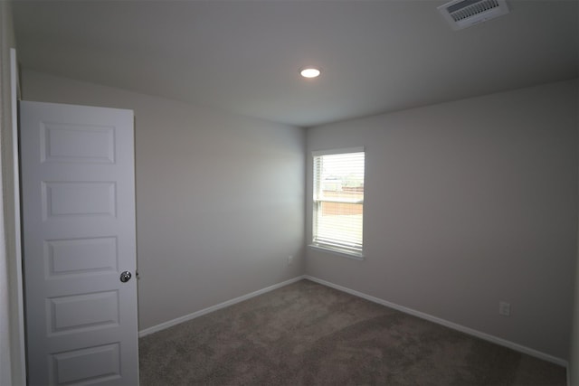 spare room featuring carpet flooring, recessed lighting, visible vents, and baseboards