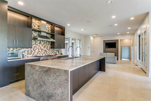 1505 Cottonwood Valley Cir N, Irving, TX 75038 - kitchen featuring a sink, a spacious island, recessed lighting, backsplash, and range