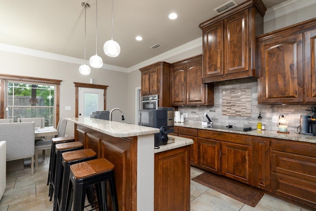 kitchen with visible vents, black electric cooktop, a kitchen island with sink, and decorative backsplash