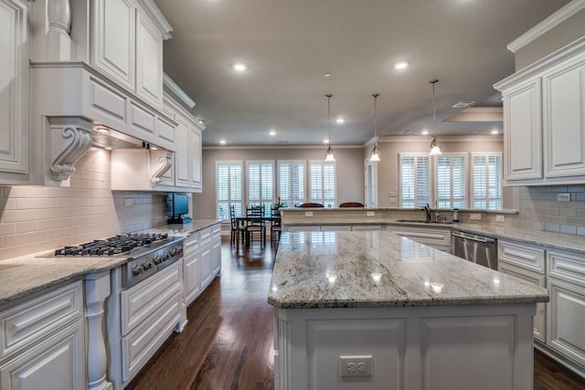 1415 Aberdeen Dr, Lucas, TX 75002 - kitchen with crown molding, appliances with stainless steel finishes, a sink, white cabinets, and a peninsula