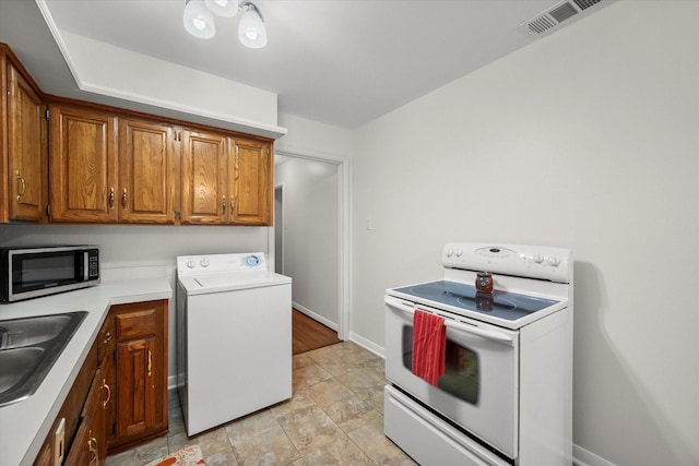 1207 W Tucker Blvd, Arlington, TX 76013 - washroom with washer / dryer, baseboards, a sink, and visible vents