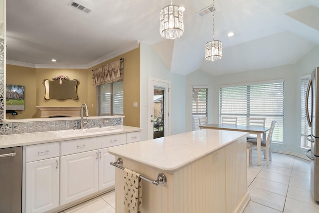 kitchen with a chandelier, stainless steel appliances, a sink, visible vents, and light tile patterned flooring