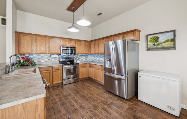kitchen with visible vents, decorative backsplash, light countertops, a sink, and stainless steel appliances
